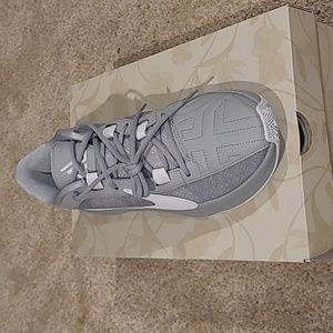 Nike zoom freak 5 grey basketball shoes size 12
